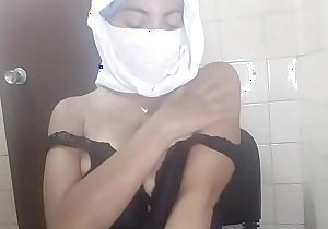 Real Horny Amateur Arab In Niqab Muslim Wife From Iran Masturbates Squirting Pussy Hard On Webcam