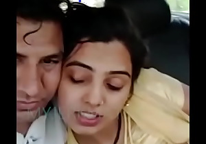 New Punjabi Bhabhi Having Romance In Car