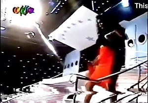 2 girls levelling   stripe brazilian TV stage 90