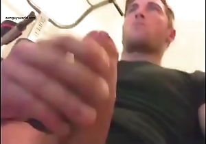 Gym Stud Beats His Meat After Wield ( Camguysworld porn video  )