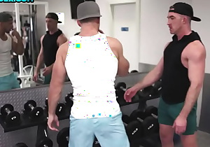 Public gym gay sex between muscled hunks after cocksucking
