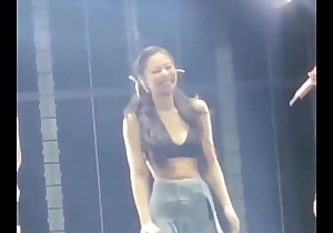 Blackp!nk Jennie shows her inner slut on their world tour