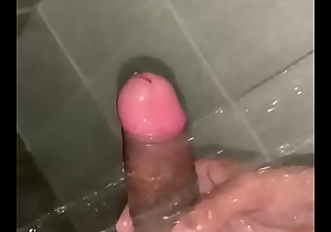 Me masturbando gostoso no banheiro