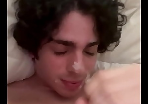18 yo faggy boy cumming in his own face and eating it