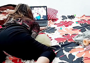 INDIAN COLLEGE GIRL HAS AN ORGASM WHILE WATCHING DESI PORN ON LAPTOP