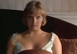 Hopla pa sengekanten (1976) - Ole Sølvtoft kommer fuld hjem og opdager hans kone knepper med en anden. HD
