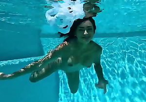 Camsoda - Amateur Teen Masturbates Underwater With Favorite Dildo